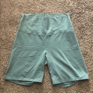 Aritzia TNA Biker Shorts, Size L